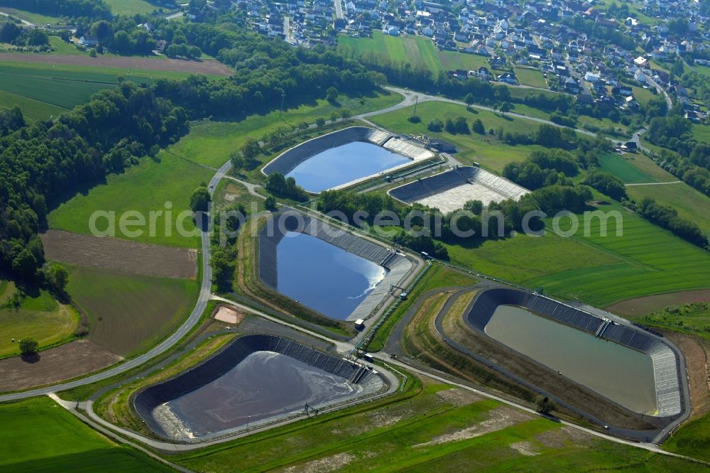 Heringen (Werra) from the bird's eye view: Sewage works Basin and purification steps for waste water treatment in the district Bengendorf in Heringen (Werra) in the state Hesse, Germany