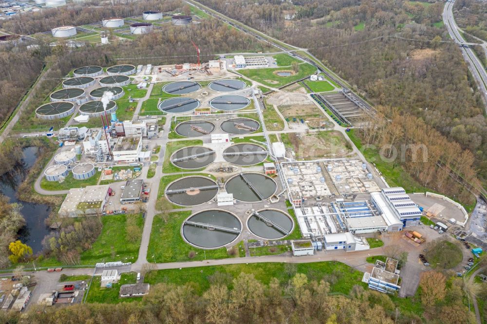 Karlsruhe from the bird's eye view: Sewage works Basin and purification steps for waste water treatment in the district Knielingen in Karlsruhe in the state Baden-Wurttemberg, Germany