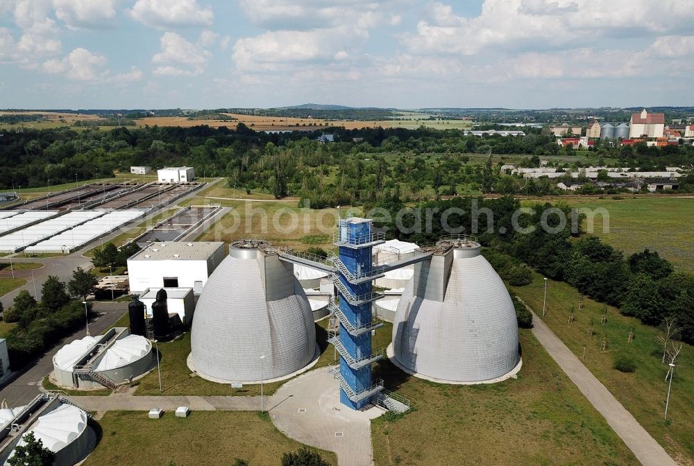 Halle (Saale) from the bird's eye view: Sewage works Basin and purification steps for waste water treatment in the district Lettin in Halle (Saale) in the state Saxony-Anhalt, Germany