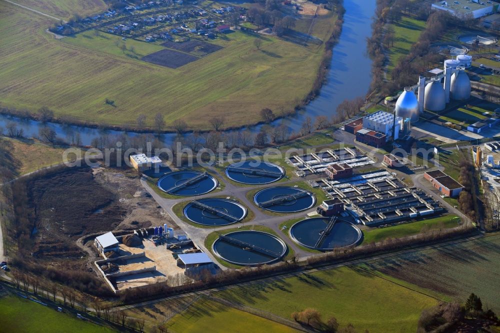 Kassel from above - Sewage works Basin and purification steps for waste water treatment in the district Wesertor in Kassel in the state Hesse, Germany
