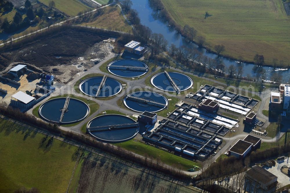 Kassel from the bird's eye view: Sewage works Basin and purification steps for waste water treatment in the district Wesertor in Kassel in the state Hesse, Germany