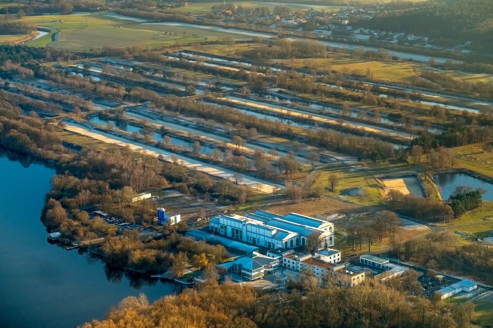 Aerial photograph Haltern am See - Sewage work washbasins, cleansing steps and water treatment plant of the Gelsenwasser AG in holders in the lake in the federal state North Rhine-Westphalia