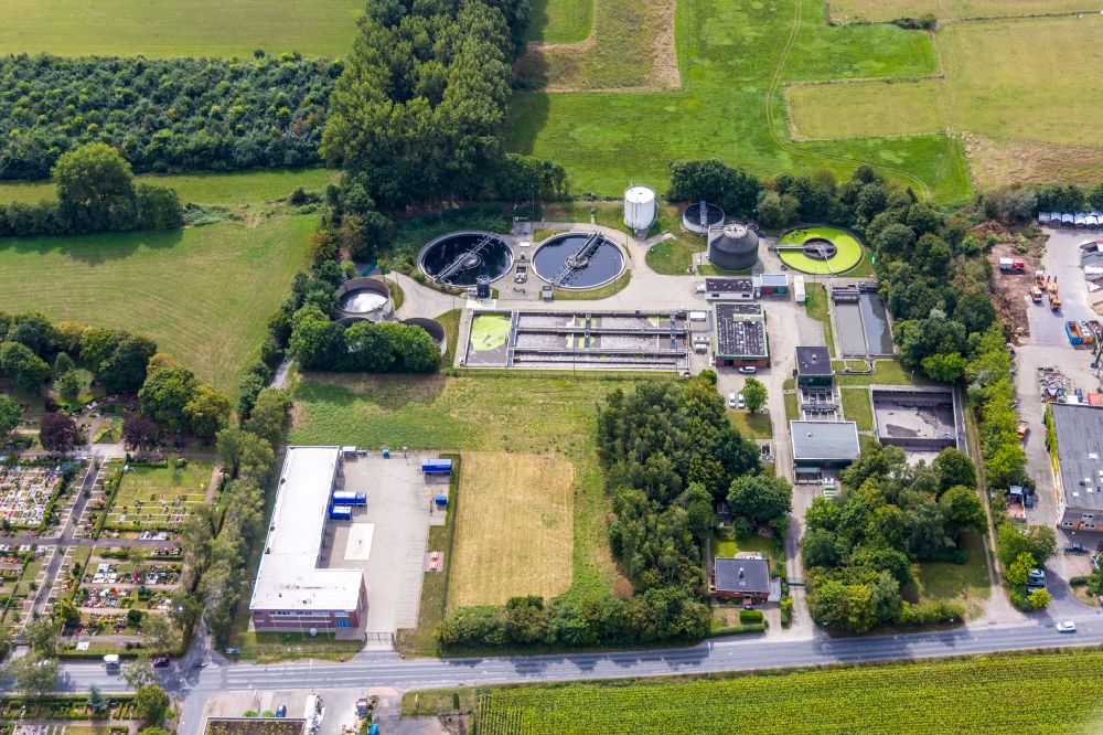 Werne from above - Sewage works Basin and purification steps for waste water treatment in Werne in the state North Rhine-Westphalia, Germany