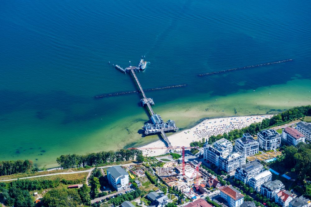 Aerial photograph Ostseebad Sellin - Running surfaces and construction of the pier over the water surface . in Ostseebad Sellin on the island of Ruegen in the state Mecklenburg - Western Pomerania, Germany