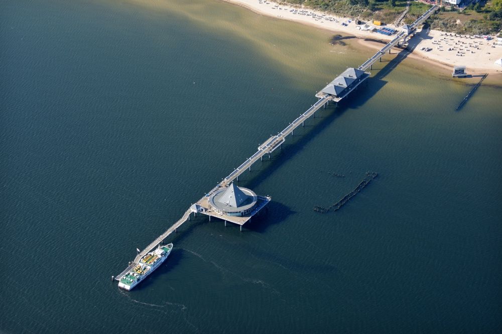 Aerial image Seebad Heringsdorf - Running surfaces and construction of the pier over the water surface . in Seebad Heringsdorf on the island of Usedom in the state Mecklenburg - Western Pomerania, Germany