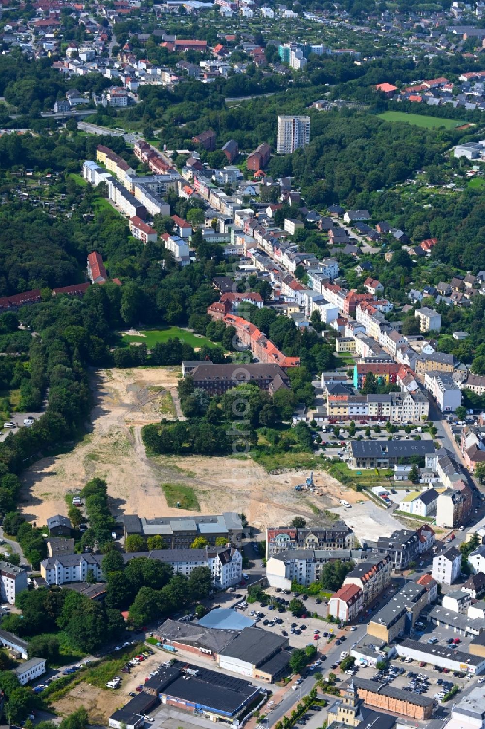 Aerial photograph Flensburg - Construction site for the renovation and reconstruction of the building complex of the former military barracks on Junkerhohlweg in the district Westliche Hoehe in Flensburg in the state Schleswig-Holstein, Germany