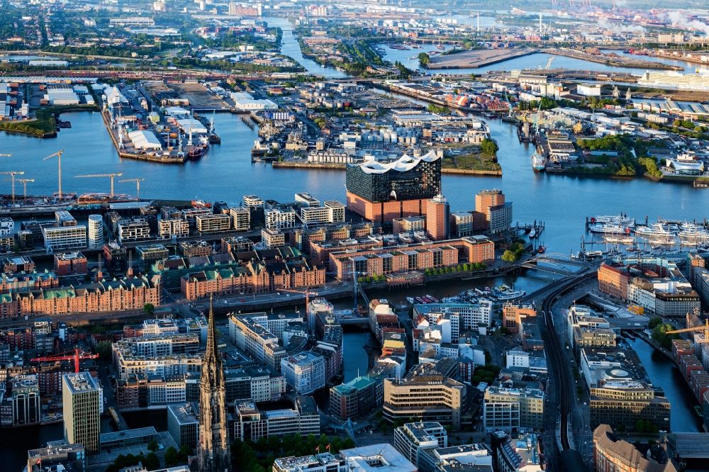 Aerial photograph Hamburg - The Elbe Philharmonic Hall overlooking the port in the city center on the river bank of the Elbe in Hamburg