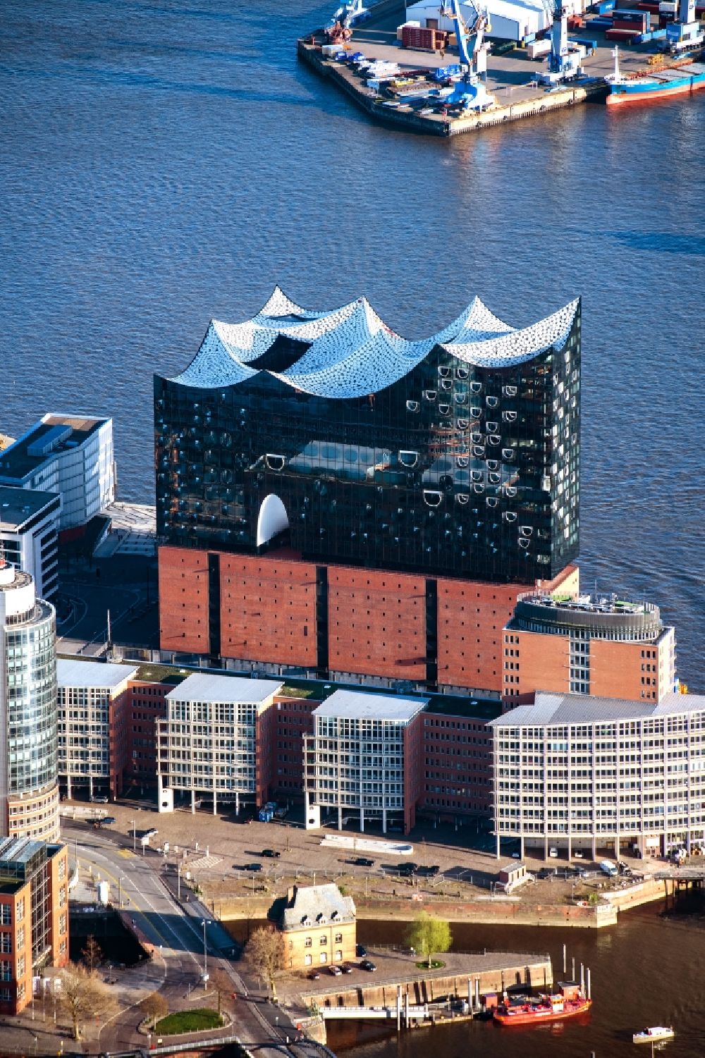 Hamburg from above - The Elbe Philharmonic Hall on the river bank of the Elbe in Hamburg