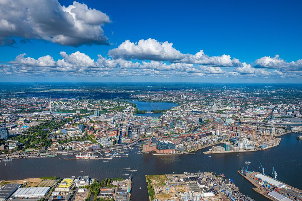 Hamburg from the bird's eye view: The Elbe Philharmonic Hall on the river bank of the Elbe in Hamburg