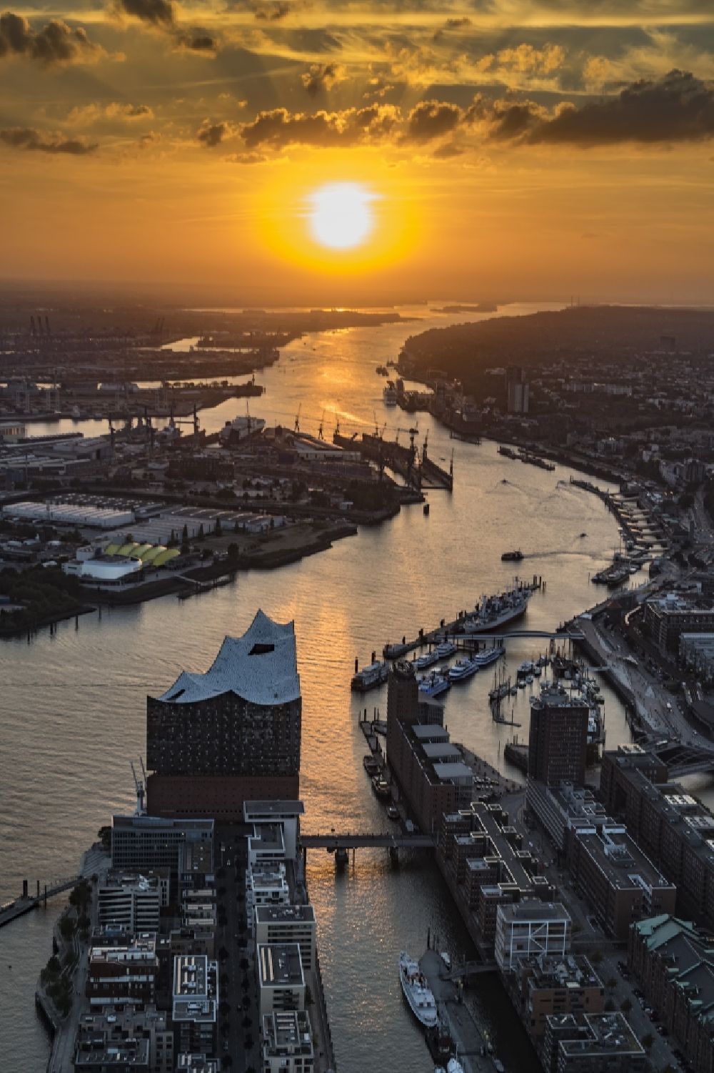 Aerial image Hamburg - The Elbe Philharmonic Hall at sunset on the river bank of the Elbe in Hamburg