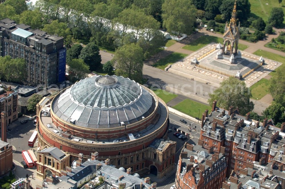 London from the bird's eye view: The Concert Hall / Banquet Hall Royal Albert Hall of Arts and Sciences in London. The 29 Opened in March 1871 building is located in Kensington in central London and is the usable part of the national memorial in honor of Prince Albert of Saxe-Coburg and Gotha, the husband of Queen Victoria. In the Albert Hall hosts various types of large events