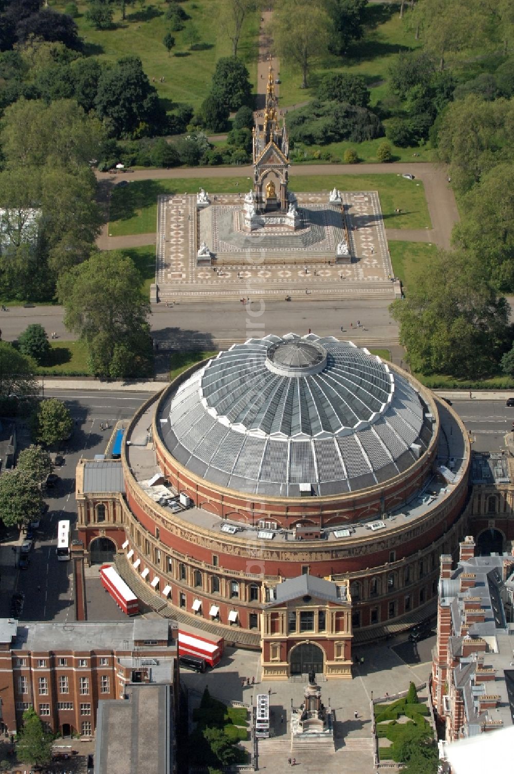 Aerial photograph London - The Concert Hall / Banquet Hall Royal Albert Hall of Arts and Sciences in London. The 29 Opened in March 1871 building is located in Kensington in central London and is the usable part of the national memorial in honor of Prince Albert of Saxe-Coburg and Gotha, the husband of Queen Victoria. In the Albert Hall hosts various types of large events