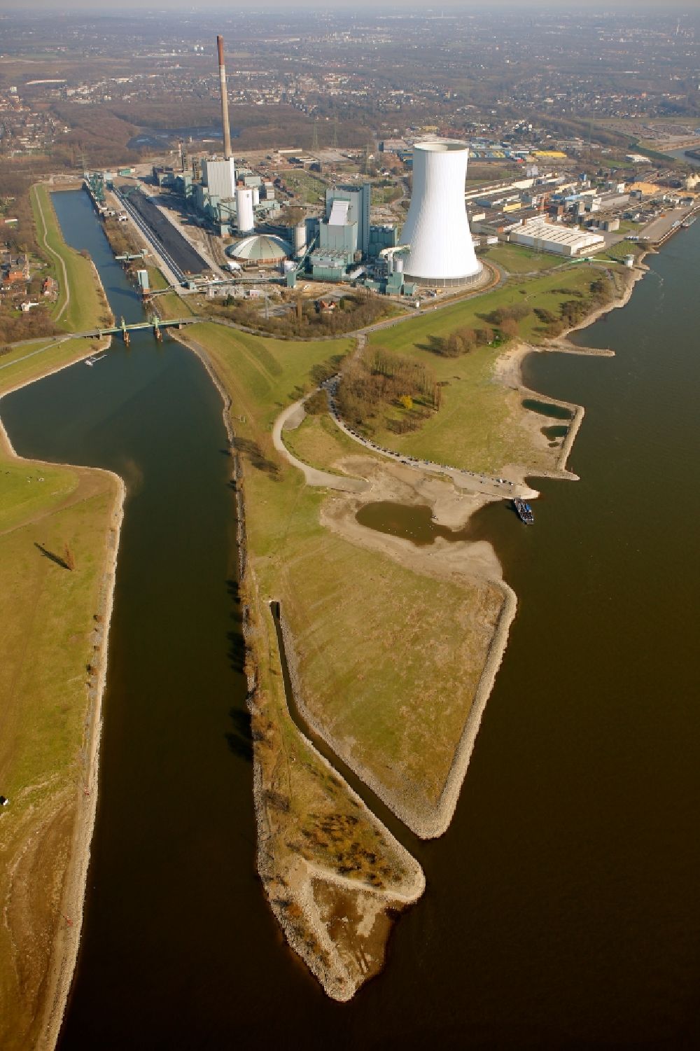 Duisburg OT Walsum from above - View of the power station Duisburg Walsum in the state North Rhine-Westphalia