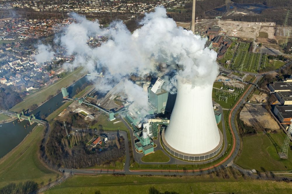 Duisburg from the bird's eye view: View of the power station Duisburg Walsum in the state North Rhine-Westphalia