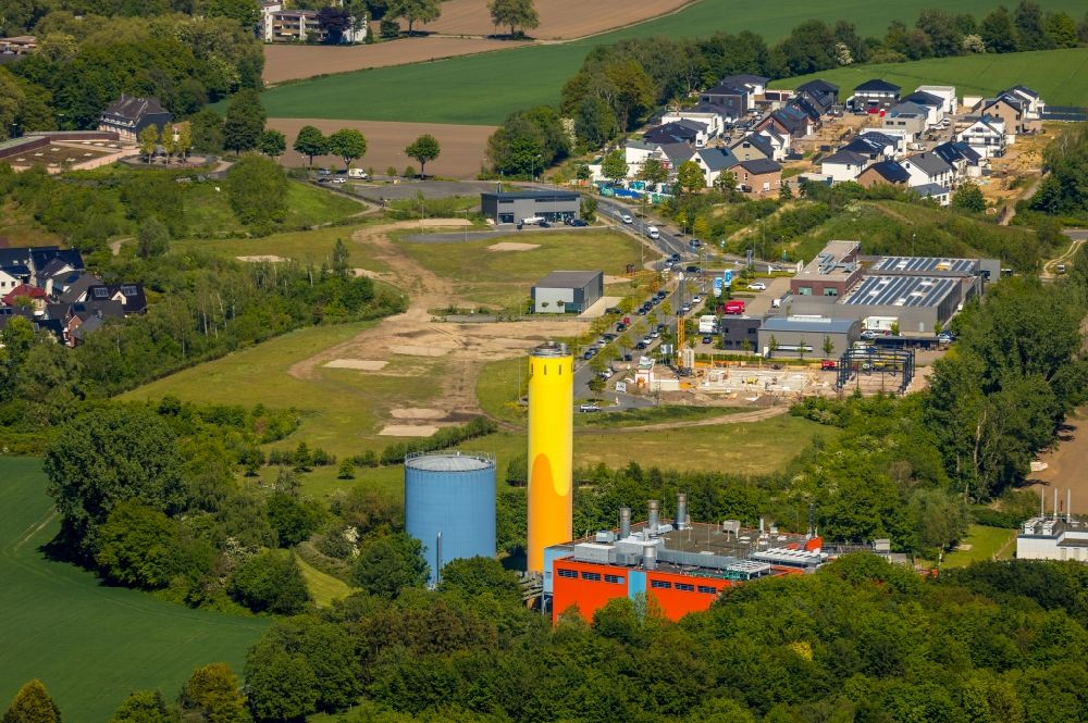Aerial image Bochum - Power plant and exhaust gas towers of the Heizkraftwerk Hiltrop of the Stadtwerke Bochum im Grume in the district Hiltrop in Bochum in the state North Rhine-Westphalia, Germany