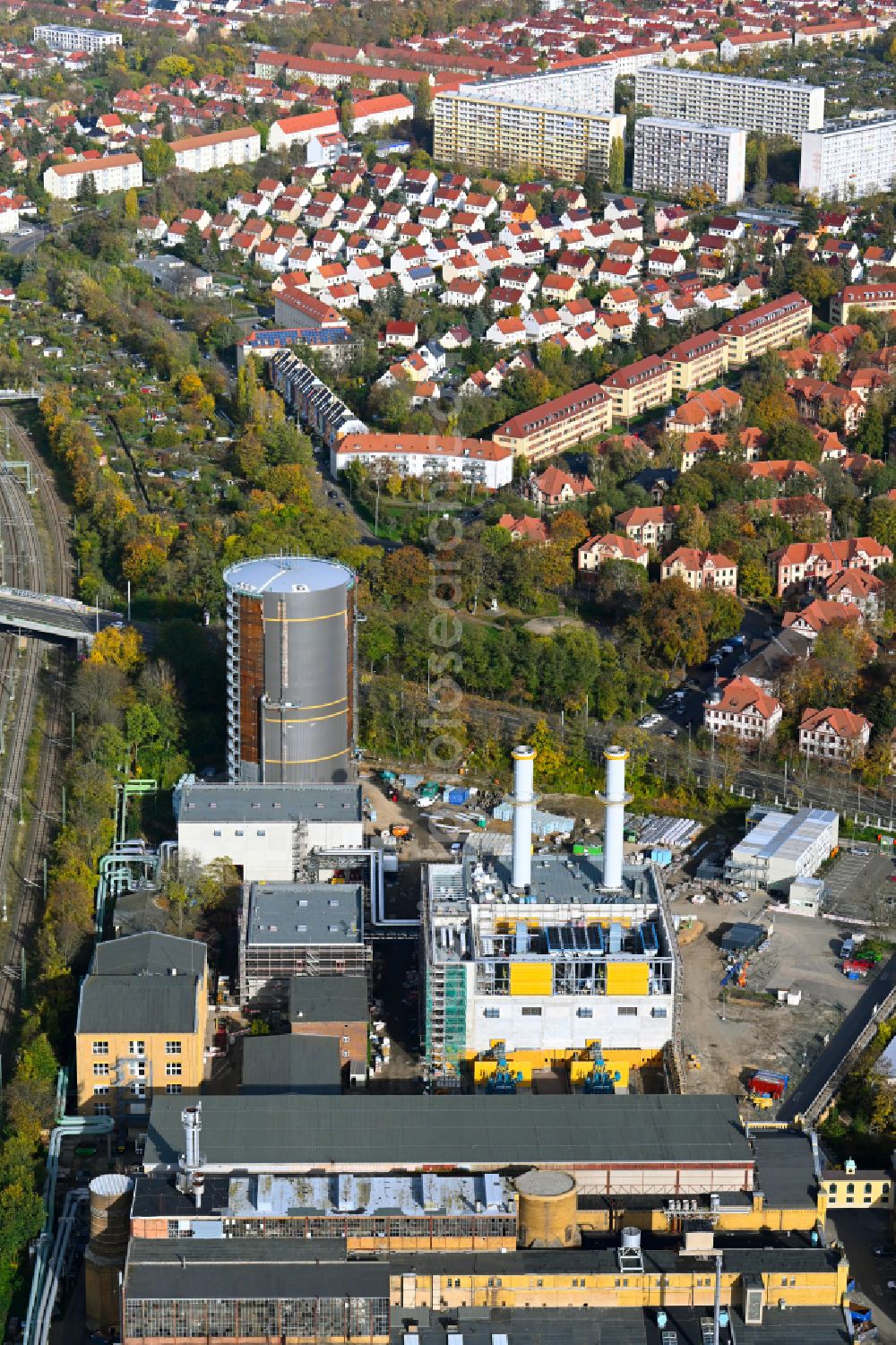 Aerial image Leipzig - Power plants and exhaust gas towers of the Heizkraftwerk Leipzig Sued in the district Loessnig in Leipzig in the state Saxony, Germany