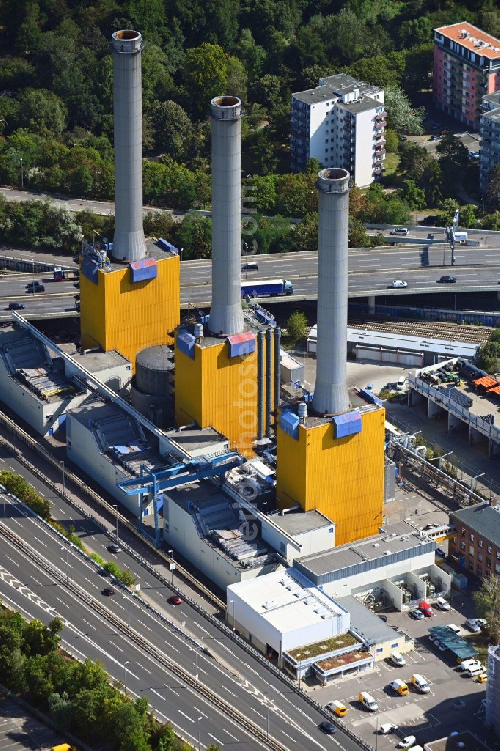 Berlin from the bird's eye view: Power plants and exhaust towers of thermal power station Wilmersdorf on Forckenbeckstrasse in Berlin, Germany