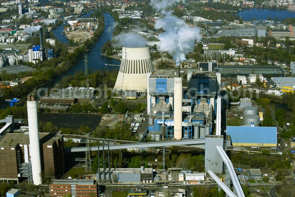 Aerial photograph Berlin - Power plants and exhaust gas towers of the thermal power plant - Kraftwerk Reuter West Grosser Spreering in Berlin, Germany