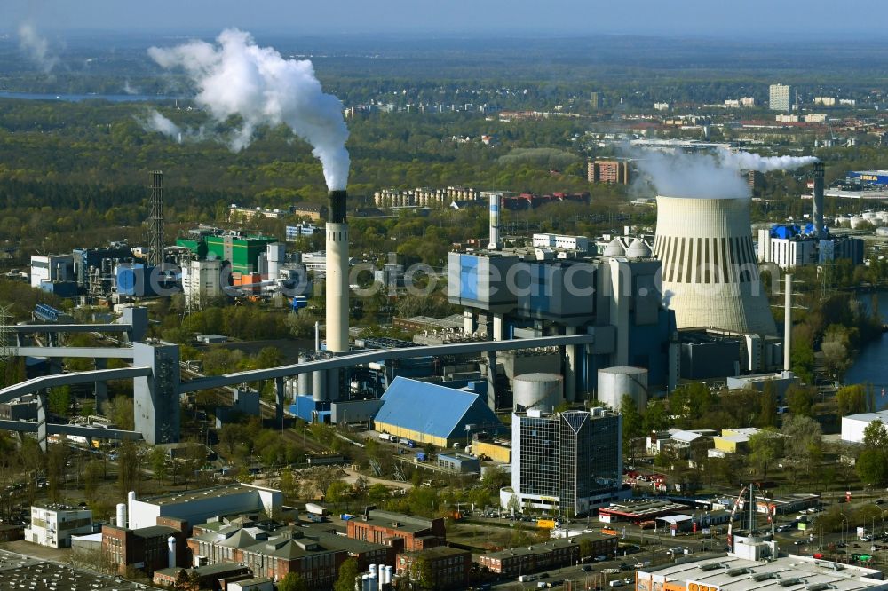 Aerial photograph Berlin - Power plants and exhaust gas towers of the thermal power plant - Kraftwerk Reuter West Grosser Spreering in Berlin, Germany