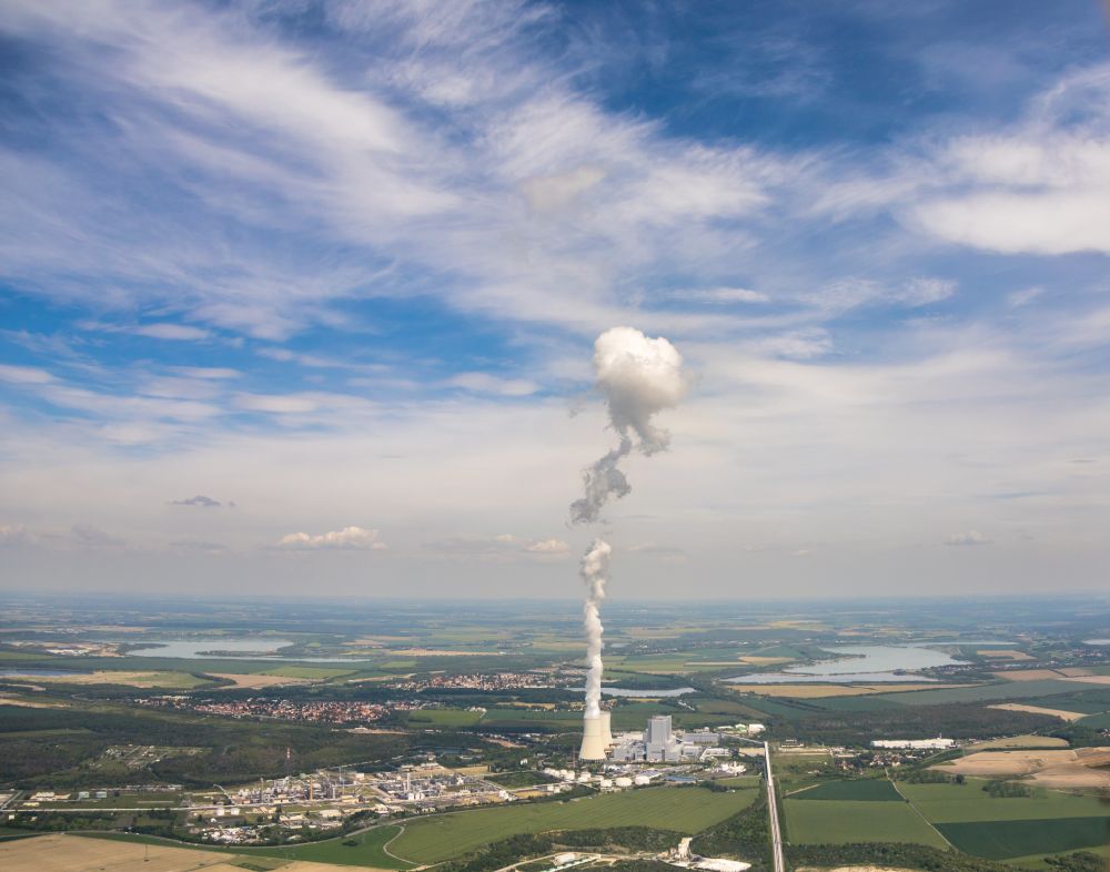 Lippendorf from the bird's eye view: Power plants and exhaust towers of thermal power station of LEAG Lausitz Energie Kraftwerke AG in Lippendorf in the state Saxony, Germany
