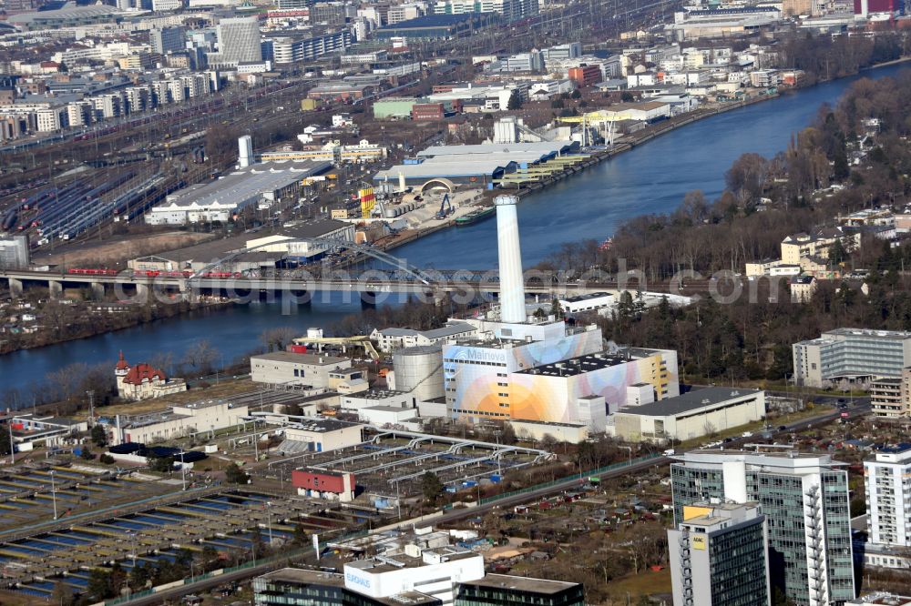 Frankfurt am Main from the bird's eye view: Power plants and exhaust towers of thermal power station Mainova on street Lyoner Strasse in the district Niederrad in Frankfurt in the state Hesse, Germany