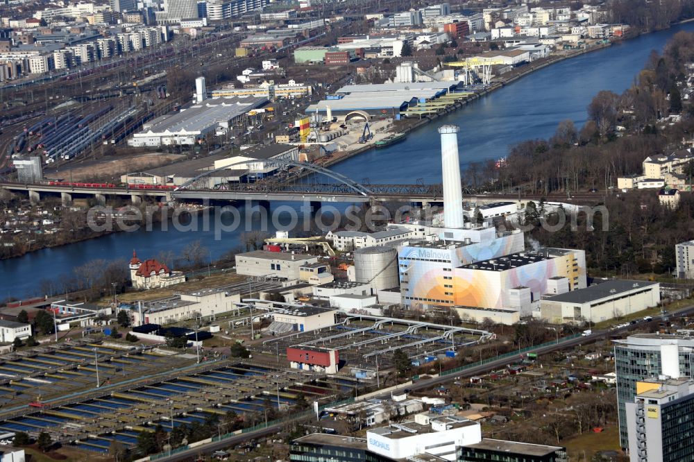 Aerial photograph Frankfurt am Main - Power plants and exhaust towers of thermal power station Mainova on street Lyoner Strasse in the district Niederrad in Frankfurt in the state Hesse, Germany