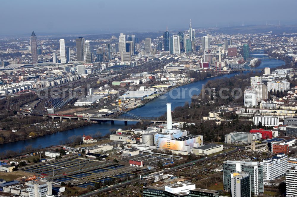 Frankfurt am Main from above - Power plants and exhaust towers of thermal power station Mainova on street Lyoner Strasse in the district Niederrad in Frankfurt in the state Hesse, Germany