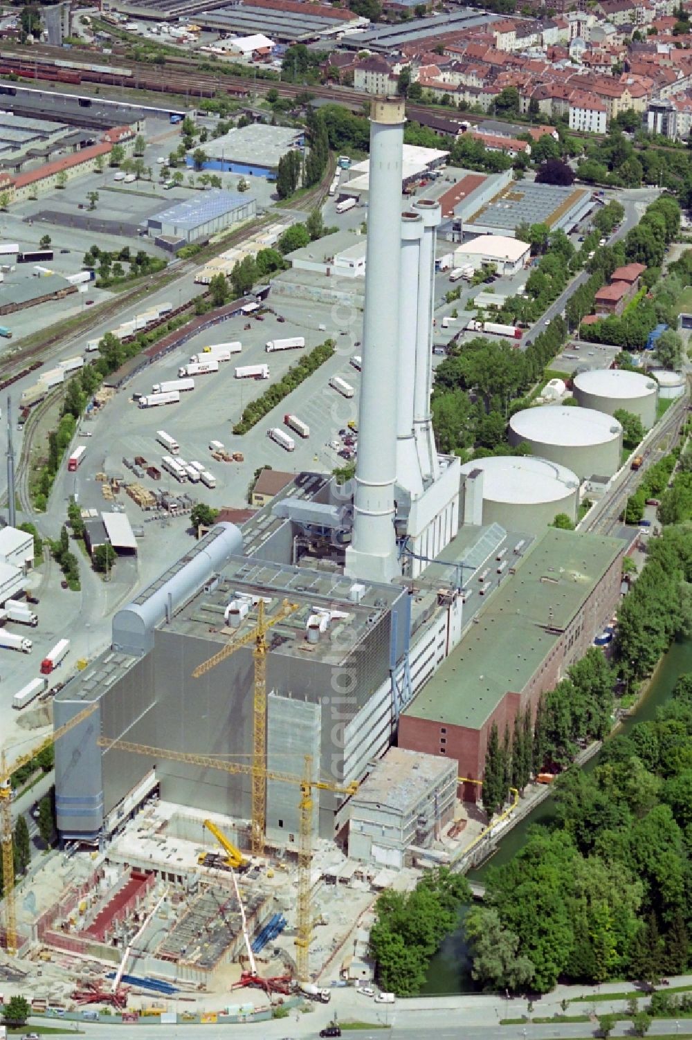 München from the bird's eye view: Power plants of the Suedheizkraftwerk at Schaeftlarnstrasse in Munich Sendling in the state of Bavaria