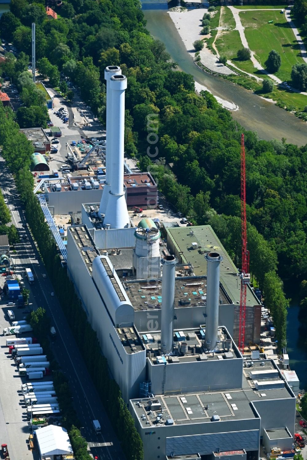 München from the bird's eye view: Power plants of the Suedheizkraftwerk at Schaeftlarnstrasse in Munich Sendling in the state of Bavaria