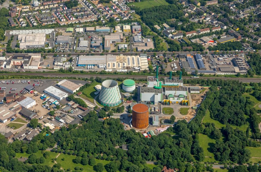 Aerial image Duisburg - Power plants and exhaust towers of thermal power station of Stadtwerke Duisburg AG HKW III on Wanheimer Strasse in Duisburg in the state North Rhine-Westphalia, Germany