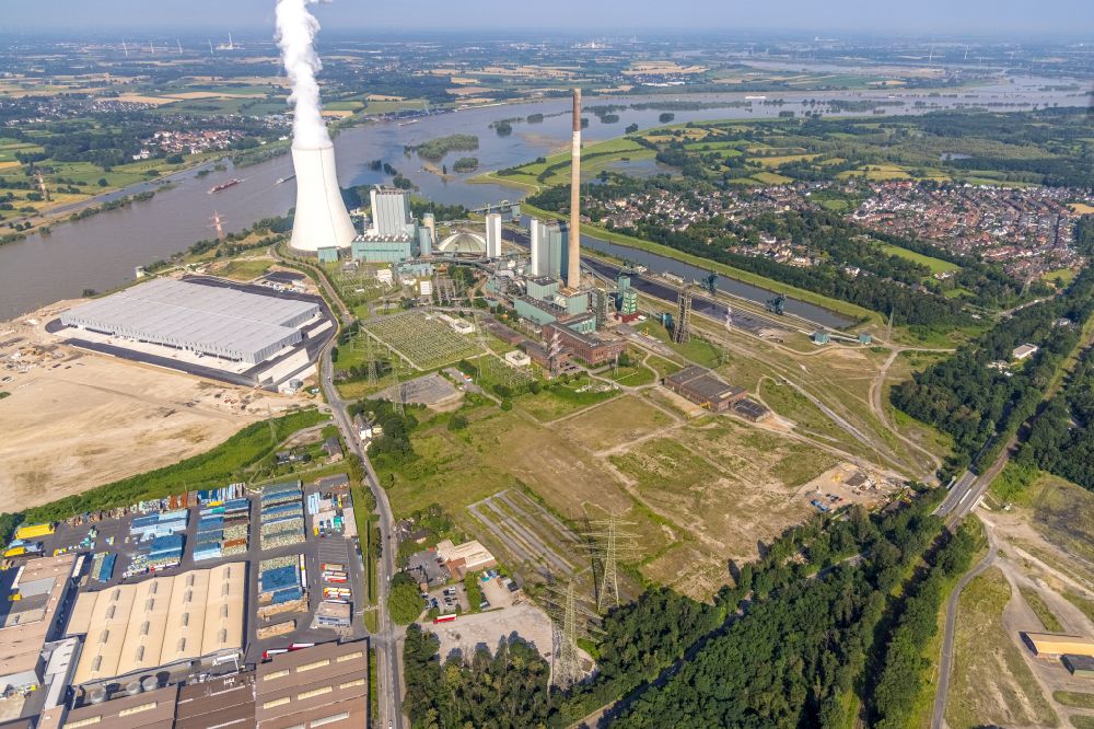 Duisburg from the bird's eye view: Power plants and exhaust towers of thermal power station STEAG Heizkraftwerk Walsum on Dr.-Wilhelm-Roelen-Strasse in Duisburg at Ruhrgebiet in the state North Rhine-Westphalia, Germany