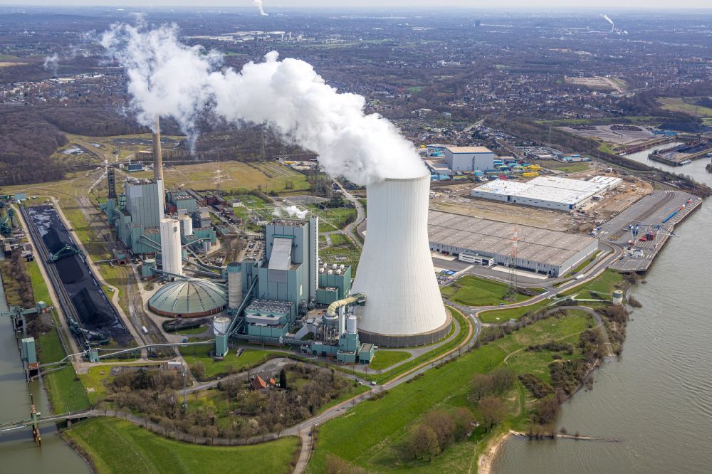 Aerial photograph Duisburg - Power plants and exhaust towers of thermal power station STEAG Heizkraftwerk Walsum on Dr.-Wilhelm-Roelen-Strasse on street Dr.-Wilhelm-Roelen-Strasse in the district Walsum in Duisburg at Ruhrgebiet in the state North Rhine-Westphalia, Germany