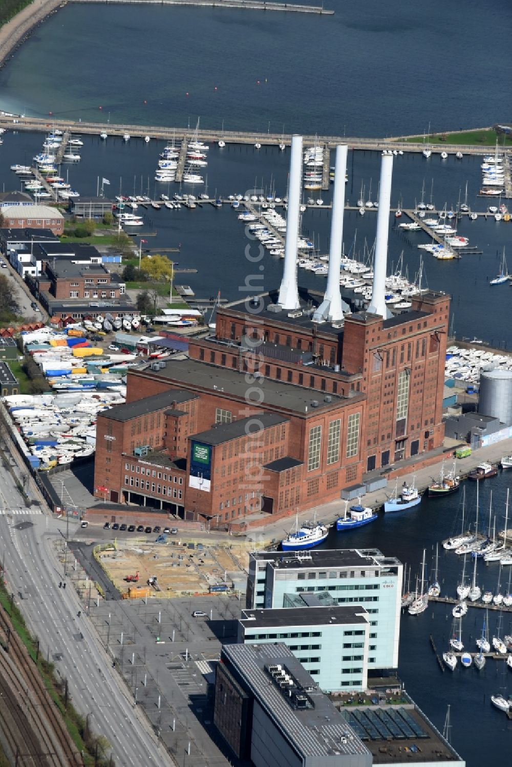 Aerial photograph Kopenhagen - Power plants and exhaust towers of thermal power station Svanemollevaerket Lautrupsgade in Copenhagen in Region Hovedstaden, Denmark