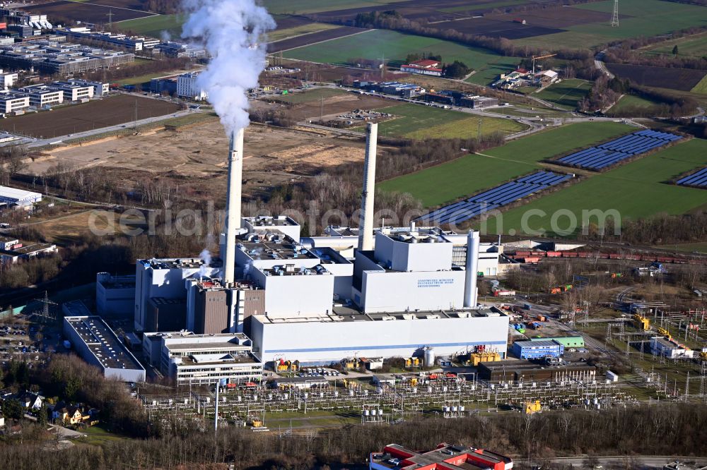 München from the bird's eye view: Power plants and exhaust towers of thermal power station SWM Heizkraftwerk Nord in Unterfoehring in the state of Bavaria