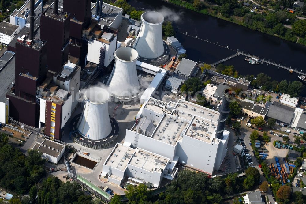 Aerial photograph Berlin - Power plants and exhaust towers of thermal power station Vattenfall Heizkraftwerk Lichterfelde on Ostpreussendonm in Berlin, Germany
