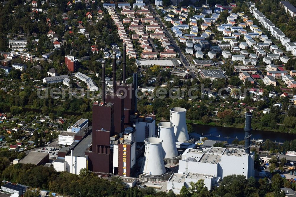Berlin from the bird's eye view: Power plants and exhaust towers of thermal power station Vattenfall Heizkraftwerk Lichterfelde on Ostpreussendonm in Berlin, Germany