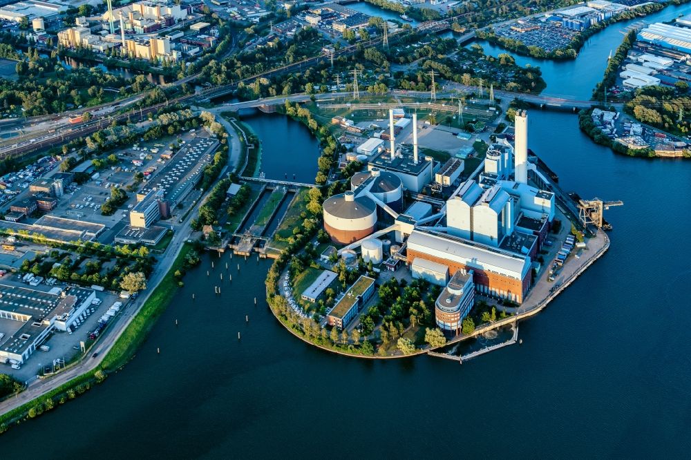 Aerial image Hamburg - Power plants and exhaust towers of thermal power station Vattenfall Kraftwerk Tiefstack in Hamburg, Germany