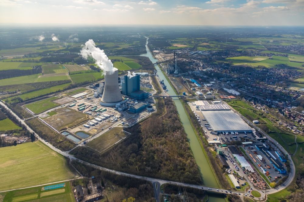 Datteln from the bird's eye view: Power plants and exhaust towers of coal thermal power station Datteln 4 Uniper Kraftwerk Im Loeringhof in Datteln in the state North Rhine-Westphalia, Germany