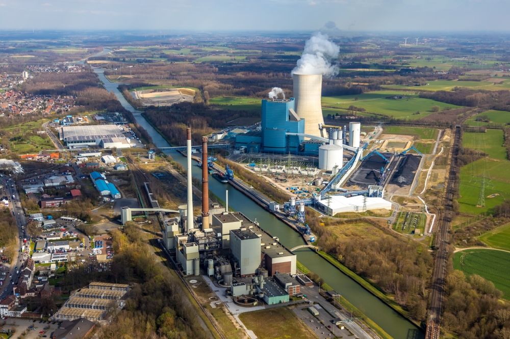 Aerial photograph Datteln - Power plants and exhaust towers of coal thermal power station Datteln 4 Uniper Kraftwerk Im Loeringhof in Datteln in the state North Rhine-Westphalia, Germany