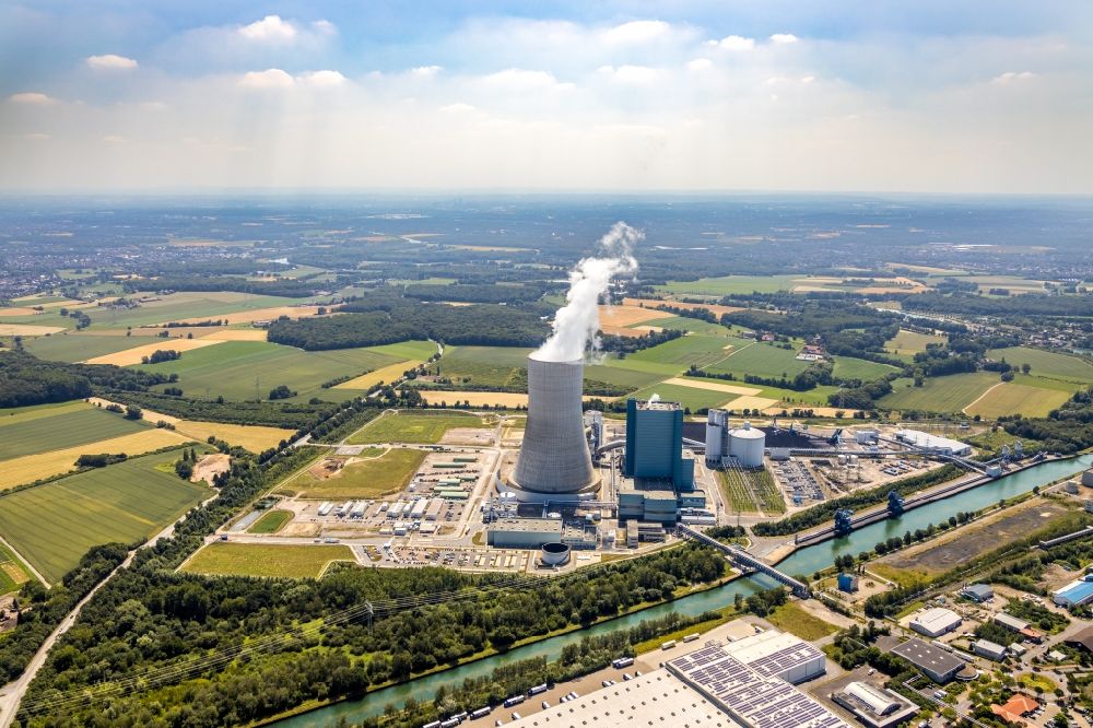 Datteln from the bird's eye view: Power plants and exhaust towers of coal thermal power station Datteln 4 Uniper Kraftwerk Im Loeringhof in Datteln in the state North Rhine-Westphalia, Germany