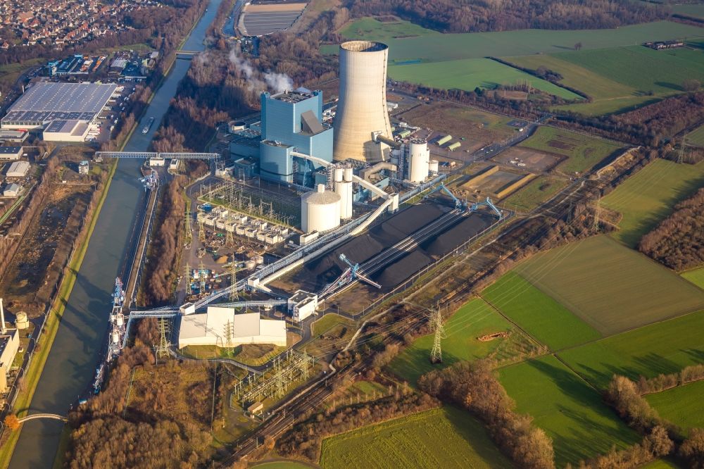 Aerial image Datteln - Aerial view of the power plant and exhaust tower of the coal-fired cogeneration plant Datteln 4 Uniper Kraftwerk Im Loeringhof on the Dortmund-Ems Canal in Datteln in the state North Rhine-Westphalia, Germany