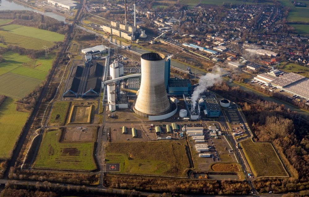 Datteln from above - Aerial view of the power plant and exhaust tower of the coal-fired cogeneration plant Datteln 4 Uniper Kraftwerk Im Loeringhof on the Dortmund-Ems Canal in Datteln in the state North Rhine-Westphalia, Germany