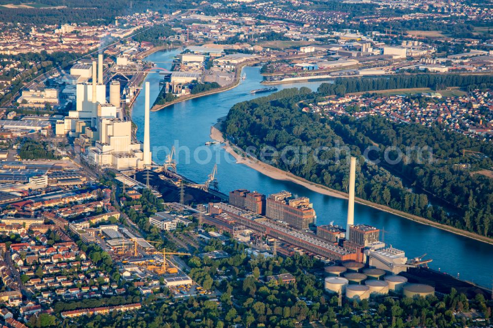 Aerial image Mannheim - Power plants and exhaust towers of coal thermal power station Grosskraftwerk Mannheim AG at the shore of the Rhine river near Neckarau in Mannheim in the state Baden-Wurttemberg, Germany