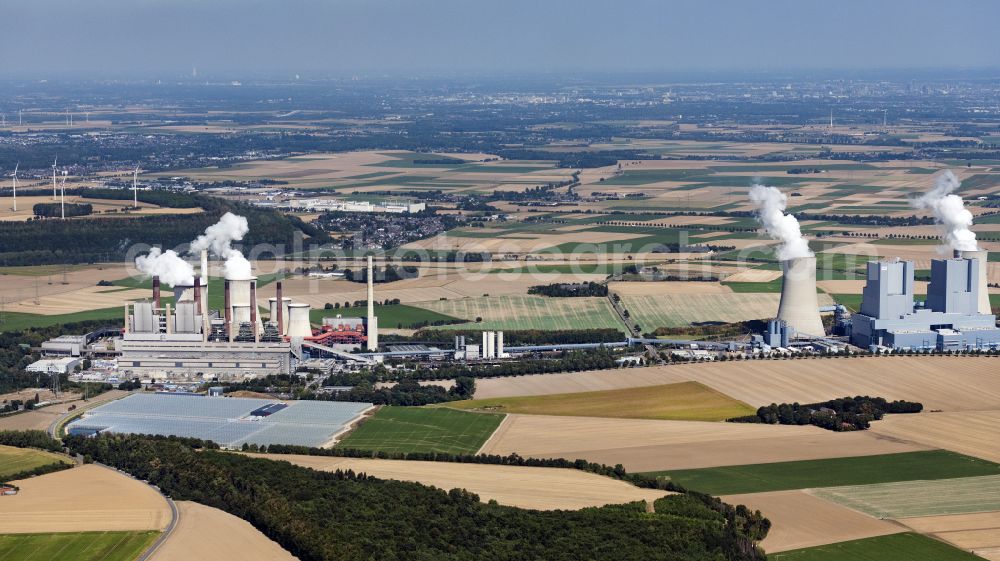Aerial image Grevenbroich - White exhaust smoke plumes from the power plants and exhaust towers of the coal-fired cogeneration plant RWE Power AG Kraftwerk Neurath on Energiestrasse in the district Neurath in Grevenbroich in the state North Rhine-Westphalia, Germany