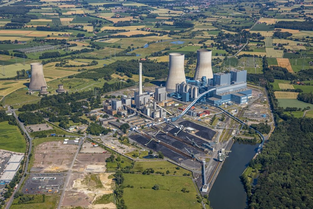 Hamm from above - Power plants and exhaust towers of coal thermal power station of RWE Power in the Schmehausen part of Hamm in the state of North Rhine-Westphalia