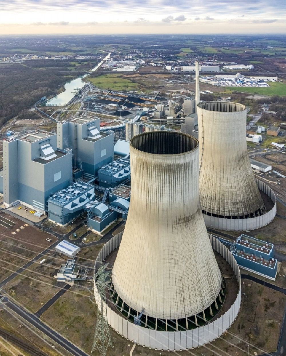 Aerial photograph Hamm - Power plants and exhaust towers of coal thermal power station of RWE Power in the Schmehausen part of Hamm in the state of North Rhine-Westphalia