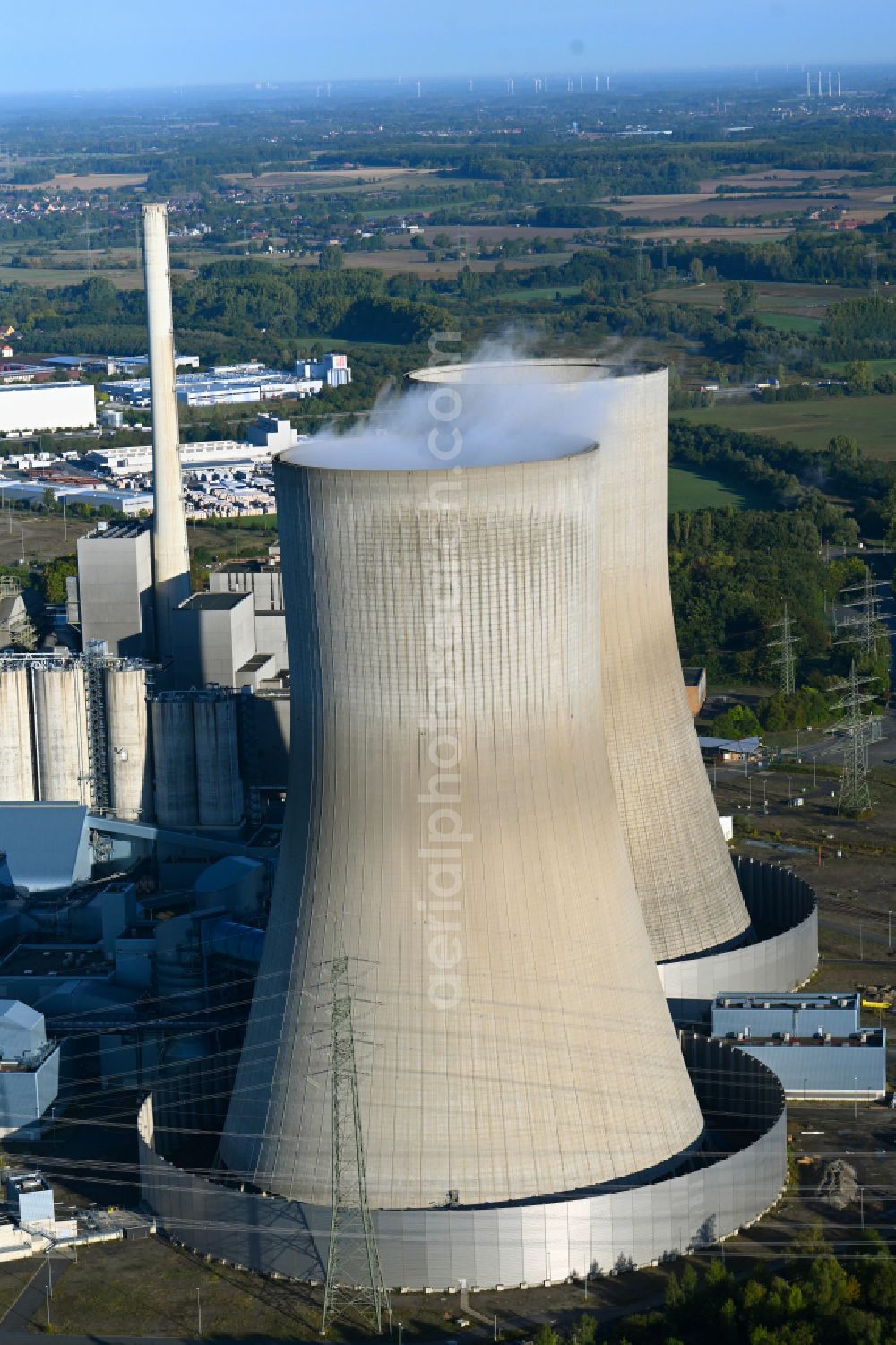 Aerial image Hamm - Power plants and exhaust towers of coal thermal power station of RWE Power in the Schmehausen part on street Siegenbeckstrasse of Hamm at Ruhrgebiet in the state of North Rhine-Westphalia