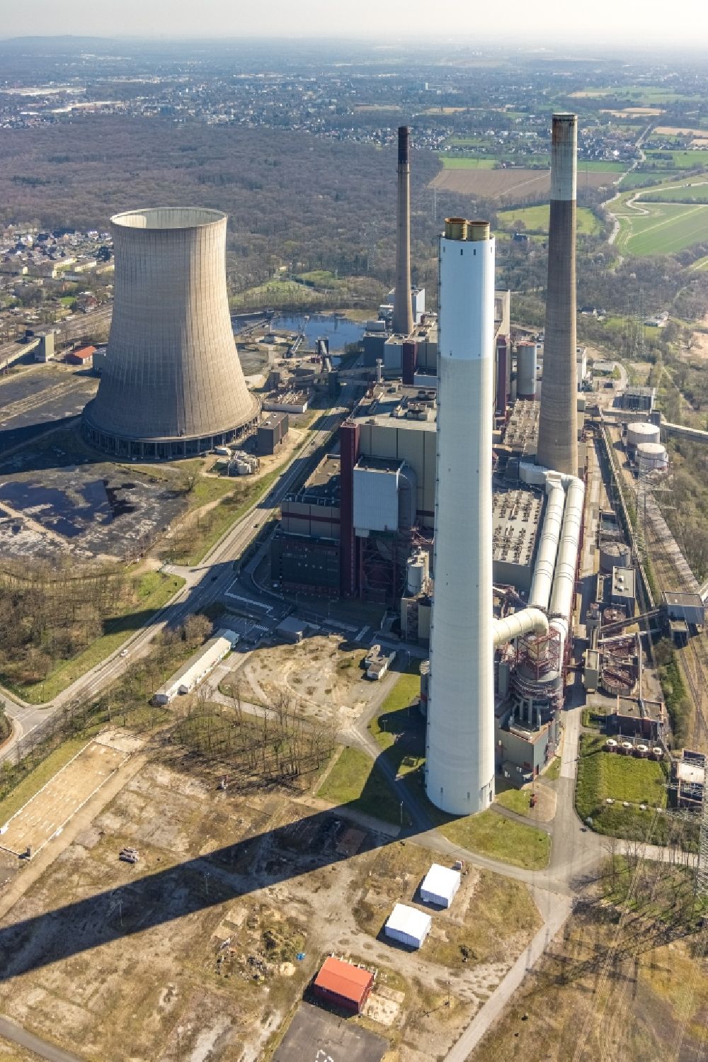 Möllen from above - Power plants and exhaust towers of coal thermal power station of Steag Energy Services GmbH in Moellen in the state North Rhine-Westphalia