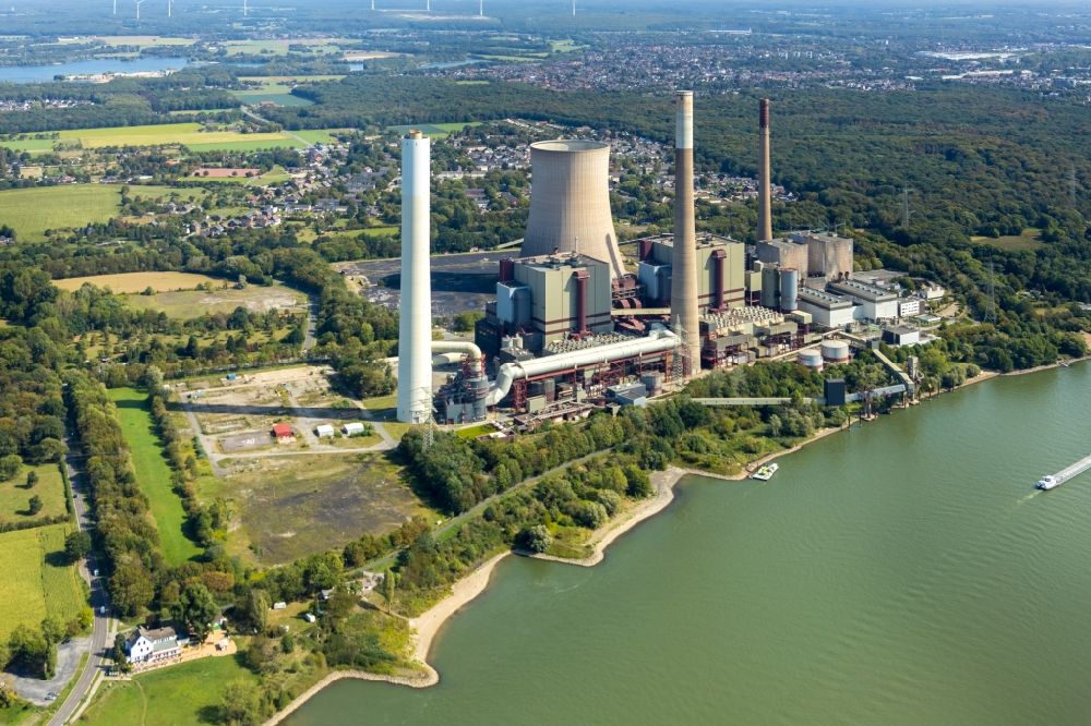 Aerial image Voerde (Niederrhein) - Power plants and exhaust towers of coal thermal power station of Steag Energy Services GmbH in the district Moellen in Voerde (Niederrhein) in the state North Rhine-Westphalia
