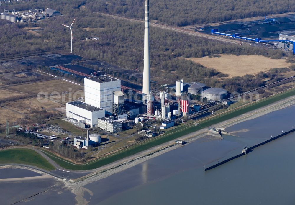 Wilhelmshaven from the bird's eye view: Power plants and exhaust towers of coal thermal power station in Wilhelmshaven in the state Lower Saxony. Foto: Uwe Lange